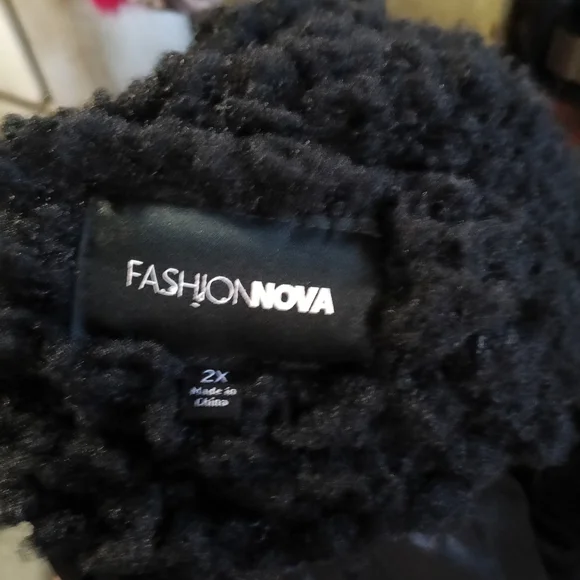 Fashion Nova Black Teddy Jacket - Picture 3 of 3